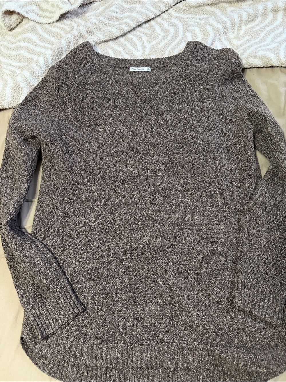 Pink Clover Women's Crewneck Sweater in Heathered Taupe